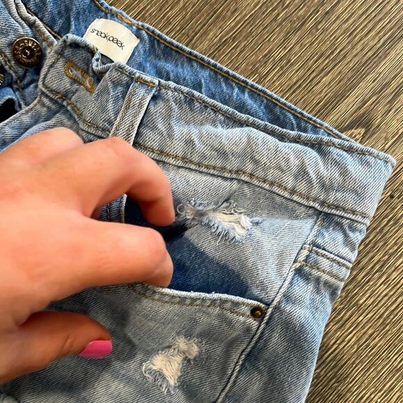 Sneak Peak Mom Shorts High Rise Distressed Raw Hem Denim Light Wash Blue Size M - Picture 3 of 7